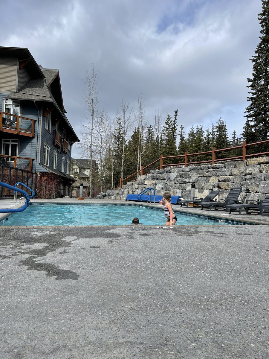 Enjoying the #rockymountains in Canmore! #familytime #weekendvibes #getaway #relax #outdoorpool