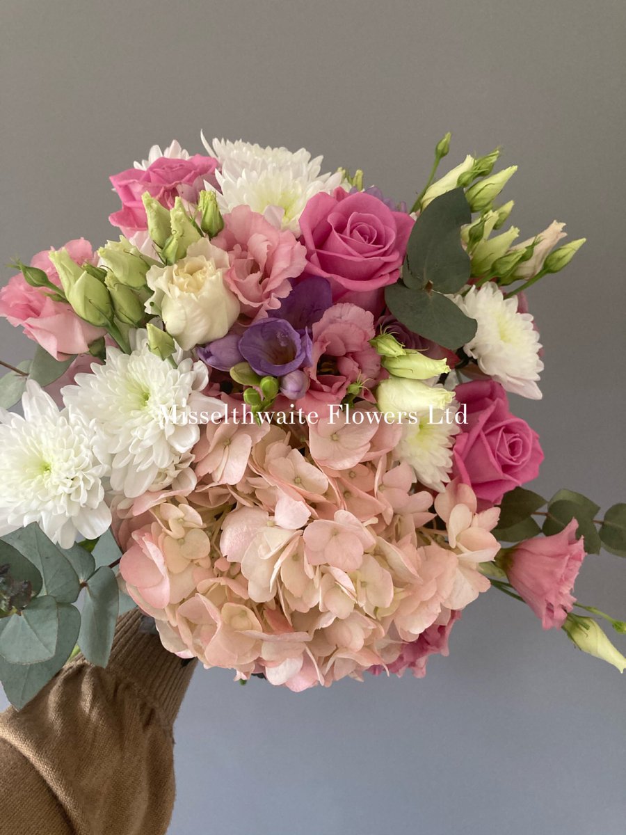 Beautiful hydrangeas for today’s flowers #florist #weddingflowers #floraldesign