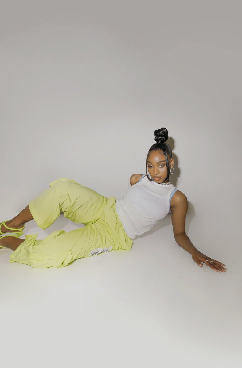 Normani's tweet photo. ⚡️🤍✨ https://t.co/QkiPHLgdMK