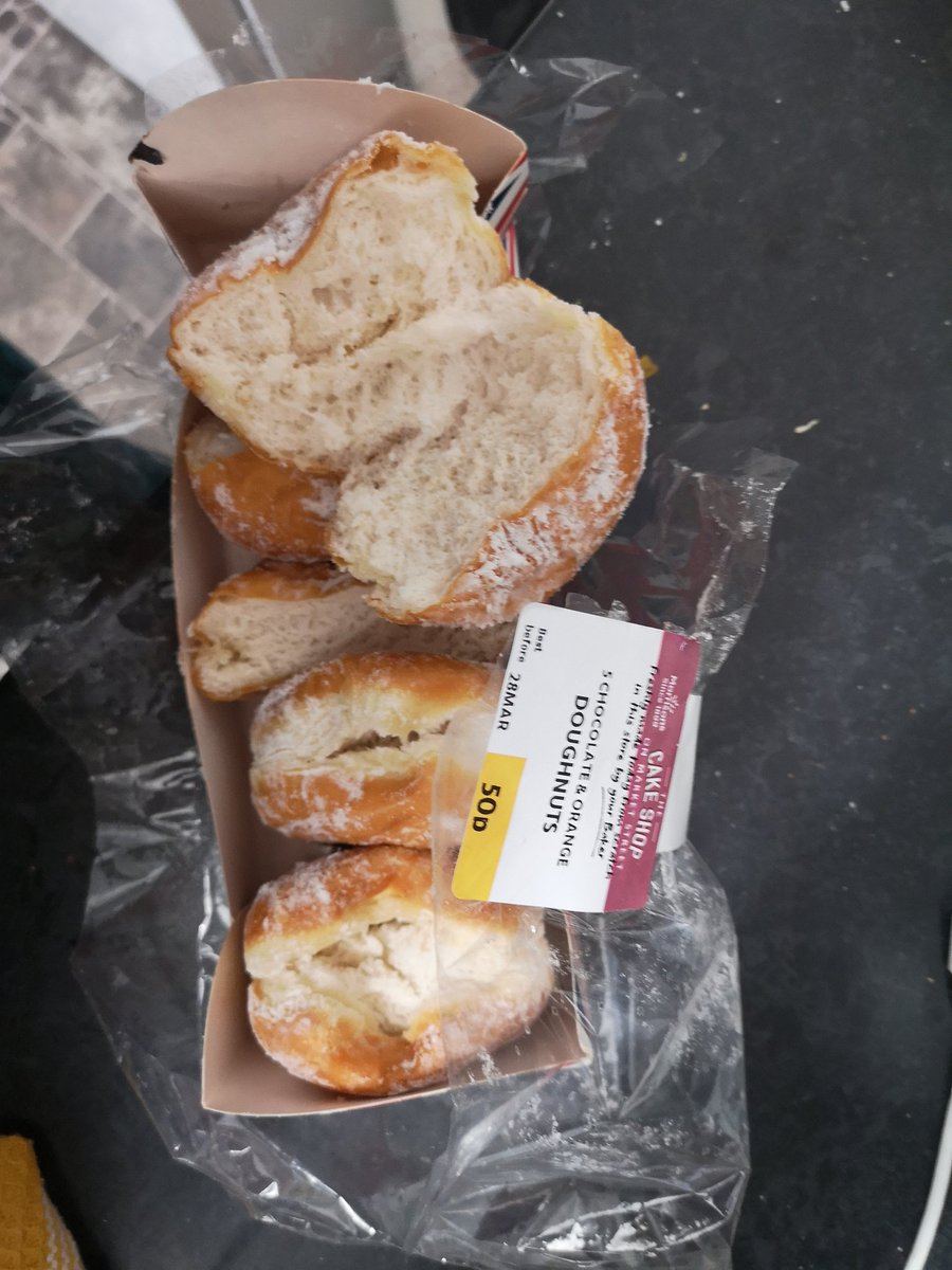 t_aghanian's tweet photo. @Morrisons All my chocolate, orange donuts are fillingless 😂 https://t.co/L820kpRP5x