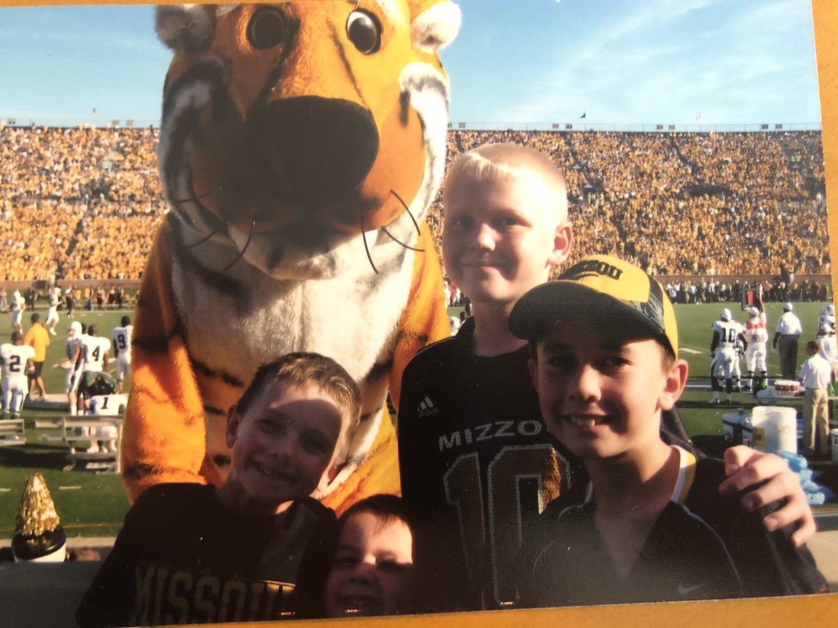 RechelleHoffman's tweet photo. @MizzouFootball PROUD💛🖤💛 Lifetime Tiger🐯#KMO  @jake_hoffman1 @CoachErikLink @CoachDrinkwitz https://t.co/jn1c24gHnj