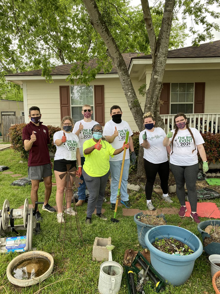 Case Harris ‘23 (@tamu_sbp) on Twitter photo Great to have <a href="/TheBigEventTAMU/">The Big Event at Texas A&M</a> back in 2021! Thanks to all those that have worked hard to ensure 10,000+ <a href="/TAMU/">Texas A&M University</a> students could once again serve today!
And thank you to Deloris for welcoming <a href="/tamu_sga/">Texas A&M SGA</a> to your home! She’s been participating in The Big Event for 20+ years 👍🏽 Great to have <a href="/TheBigEventTAMU/">The Big Event at Texas A&M</a> back in 2021! Thanks to all those that have worked hard to ensure 10,000+ <a href="/TAMU/">Texas A&M University</a> students could once again serve today!
And thank you to Deloris for welcoming <a href="/tamu_sga/">Texas A&M SGA</a> to your home! She’s been participating in The Big Event for 20+ years 👍🏽
