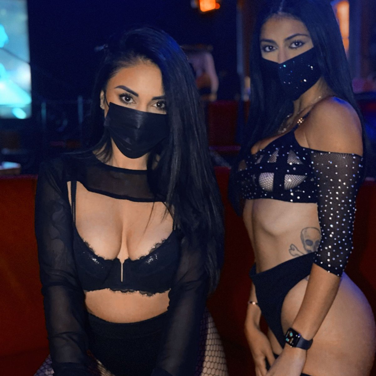 scarlettcabaret's tweet photo. Drinks taste better when we pour them. 
#scarletts #scarlettsgirls #bottlegirls #bottleservice #saturdaythoughts #luflife #vipmiami https://t.co/OoFjxYaleV