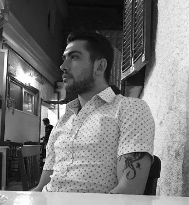 Aydın’da 1 çocuk annesi Necla Demirbaş, hakkında uzaklaştırma kararı aldırdığı eski erkek arkadaşı Olgun Gül tarafından sokak ortasında 4 kurşunla öldürüldü. Katil daha sonra kendini de yaraladı ve o da öldü.