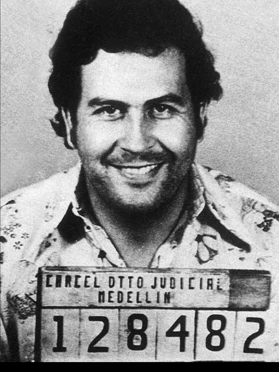 MetinUca's tweet photo. Tarihin en büyük “pudra şekeri” satıcısı Pablo Escobar😂😂 https://t.co/zad2KM7lPN