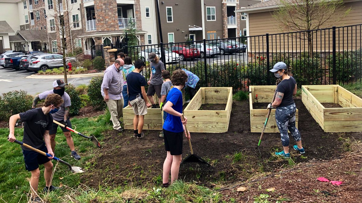 PullenChurch's tweet photo. A dozen youth, parents, and leaders from the #PullenChurch Youth Ministry spent the morning building six raised garden beds for Verena Independent Living. Now the residents no longer need to bend over so far to tend their vegetable gardens! https://t.co/PyoBpQJ8jo