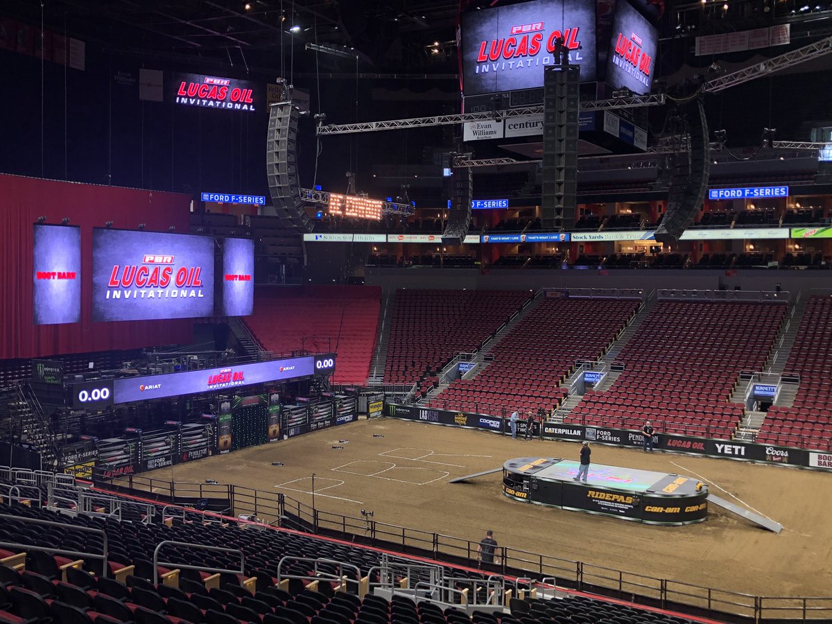 eric_granger88's tweet photo. Dirtiest arena in the country! 🙂 @kfc_yumcenter welcomes #PBR tonight and tomorrow for two physically distanced shows! Tonight’s show is basically sold out but tickets available for tomorrow! #venueshield protocols in place including facemasks required and temp checks https://t.co/jf6GtSQF3s