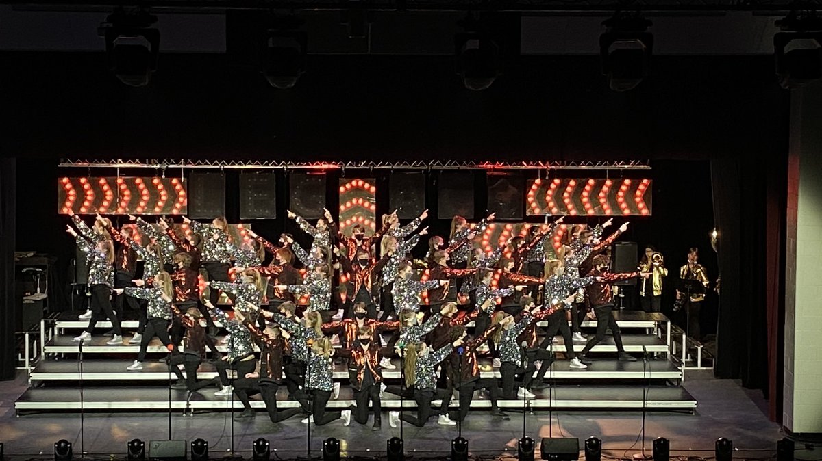 ShowfestComp's tweet image. Ross Legacy’s Jackets were blinding along with their performance! 🤩