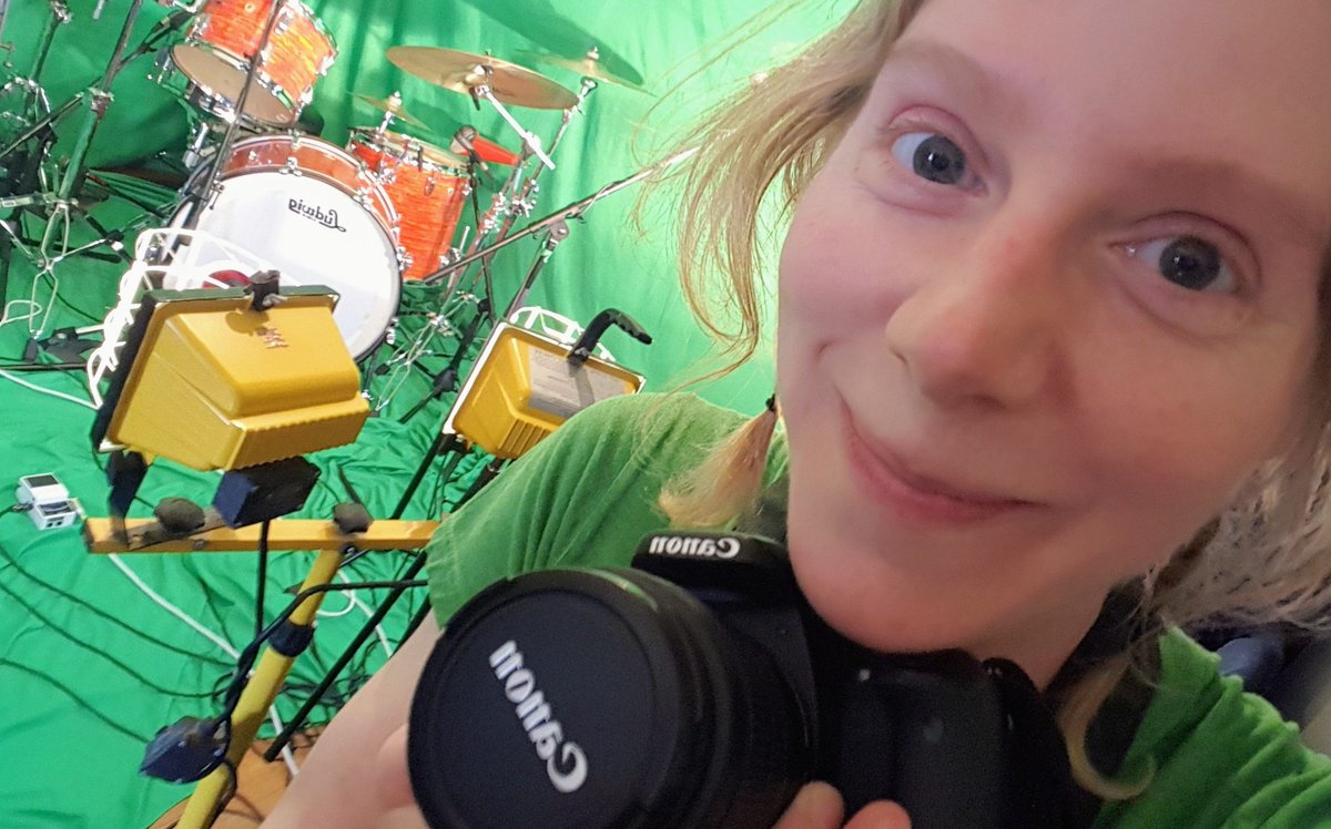 superjude81's tweet photo. I'm shooting a metal video this afternoon. Time to change into my green suit! 😅 https://t.co/cnCEJpzeRS
