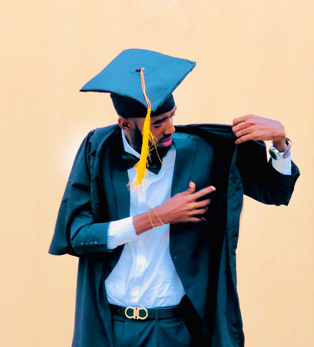 zaynafrica_'s tweet photo. Done and dusted 🔥🎓

I’m a bachelor from the sciences (CS).
Programmer, Cyber Security Expert, Web Designer, Debugger, System Analyst.

Selt taught Computer Engineer, Network Engineer, Cryptocurrency Expert. https://t.co/vcoHYtGWSN