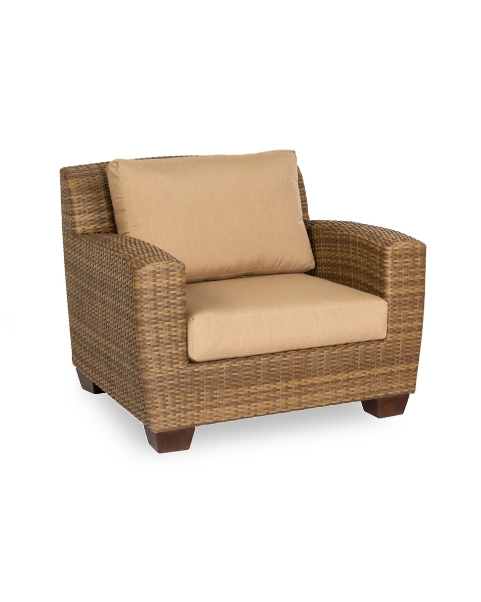 Sit back and kick back into the soft cushions of the #Saddleback lounge chair. 🪑 The intricate brown weave makes it perfect to support any weather. 🙌