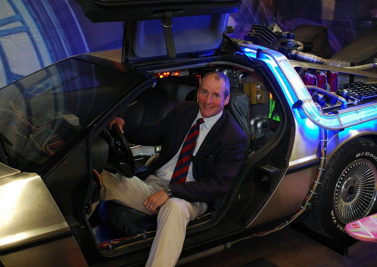 CBarrieFans's tweet photo. #RedDwarf meets #BackToTheFuture #OUTATIME #OutofTime #TimeMachine #delorean #timedrive #thatsheavy #betterdeadthansmeg #chrisbarrie #arnoldrimmer #actor #comedian #impressionist #moviecar #car https://t.co/K7pBBKdOFn
