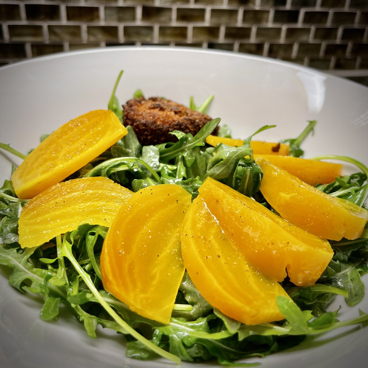 DrLCsquare's tweet image. A glorious meal for this weeks big Saturday night dinner! Arugula salad with golden beets and a Berkshire pork chop with asparagus. The wine was 👌#ChemistsWhoCook #CookingWithLC @LiquidFarm