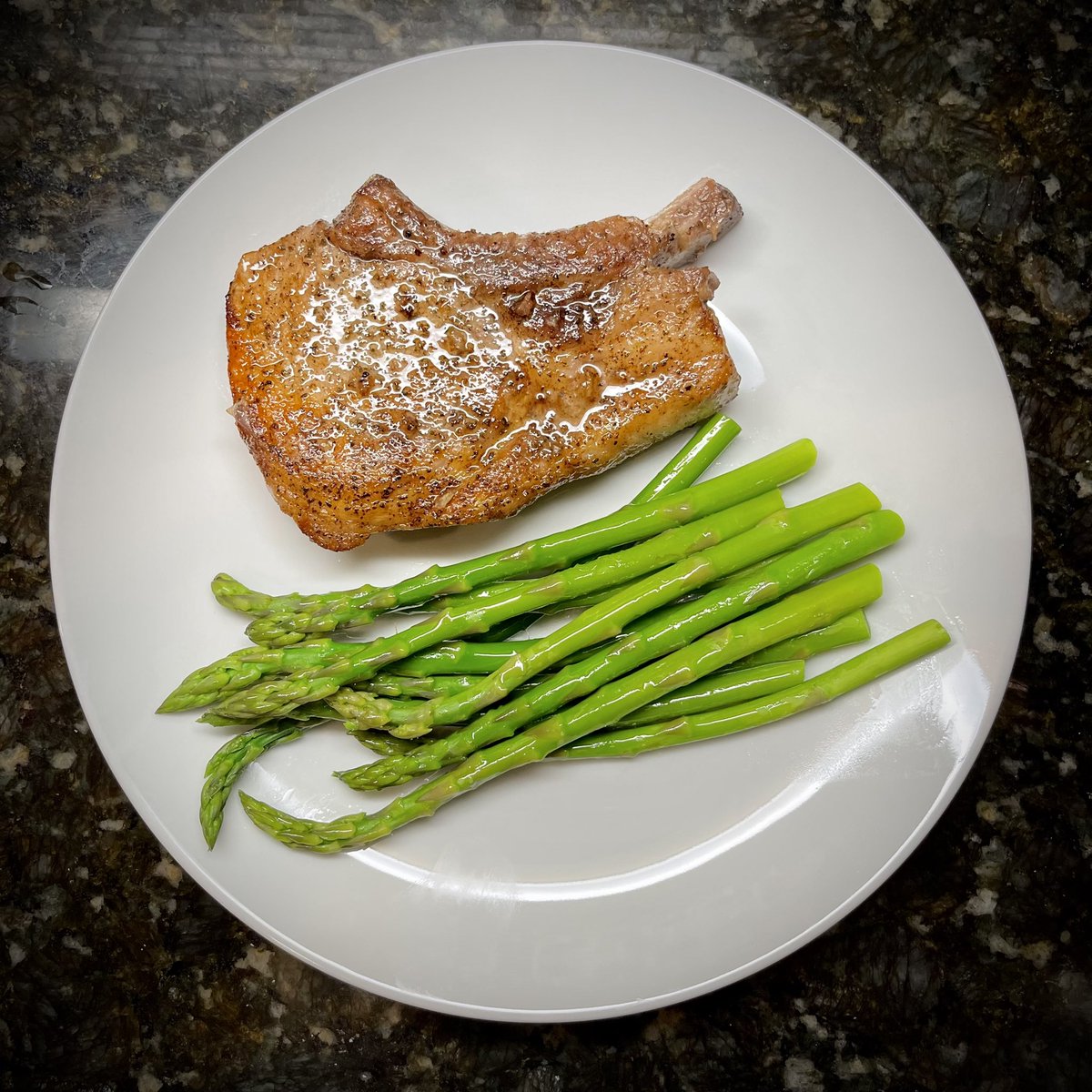 DrLCsquare's tweet image. A glorious meal for this weeks big Saturday night dinner! Arugula salad with golden beets and a Berkshire pork chop with asparagus. The wine was 👌#ChemistsWhoCook #CookingWithLC @LiquidFarm