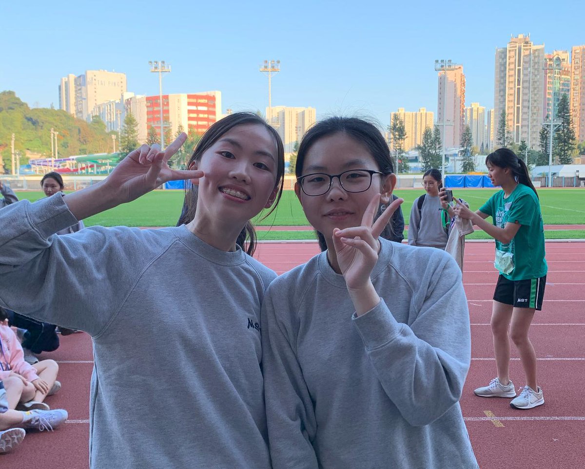Fc19637970's tweet photo. 唔知你啲同學知唔知道你成日出去擘大對腳畀人影咁淫賤  #一字馬 #開脚 #瑜珈褲 #藝術體操 #緊身衣 #一線鮑 #芭蕾 #白絲 #幼齒 #學生妹 #香港體操 #香港 #淫賤 #露出 https://t.co/fOx5qT4RsN