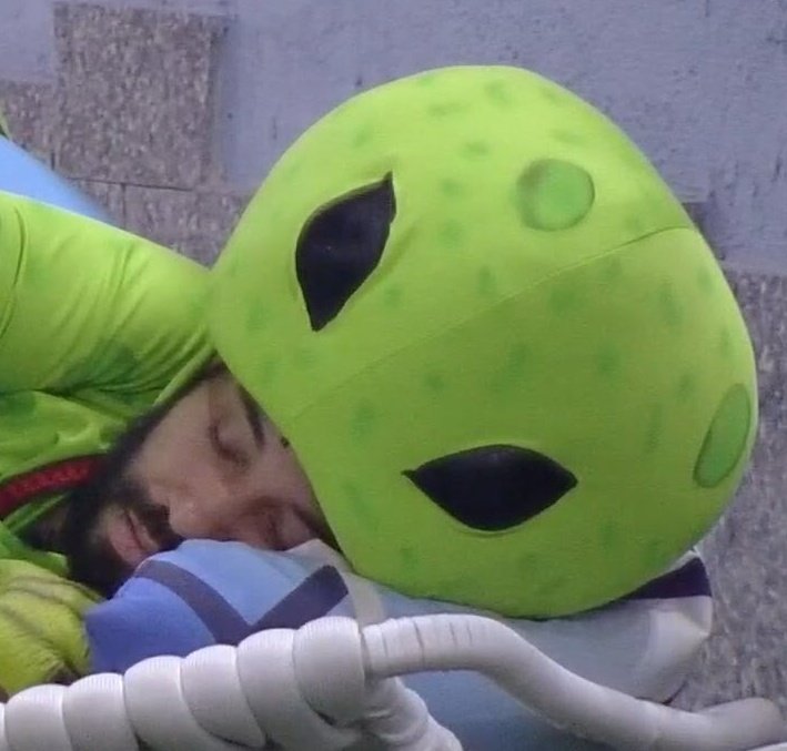 Claudiojrocha1's tweet photo. SILÊNCIO! Gilbóia e Sararaca estão dormindo. 🤫
#bbb21 #bigfone #gilbertoesarah https://t.co/14j3LM3hes