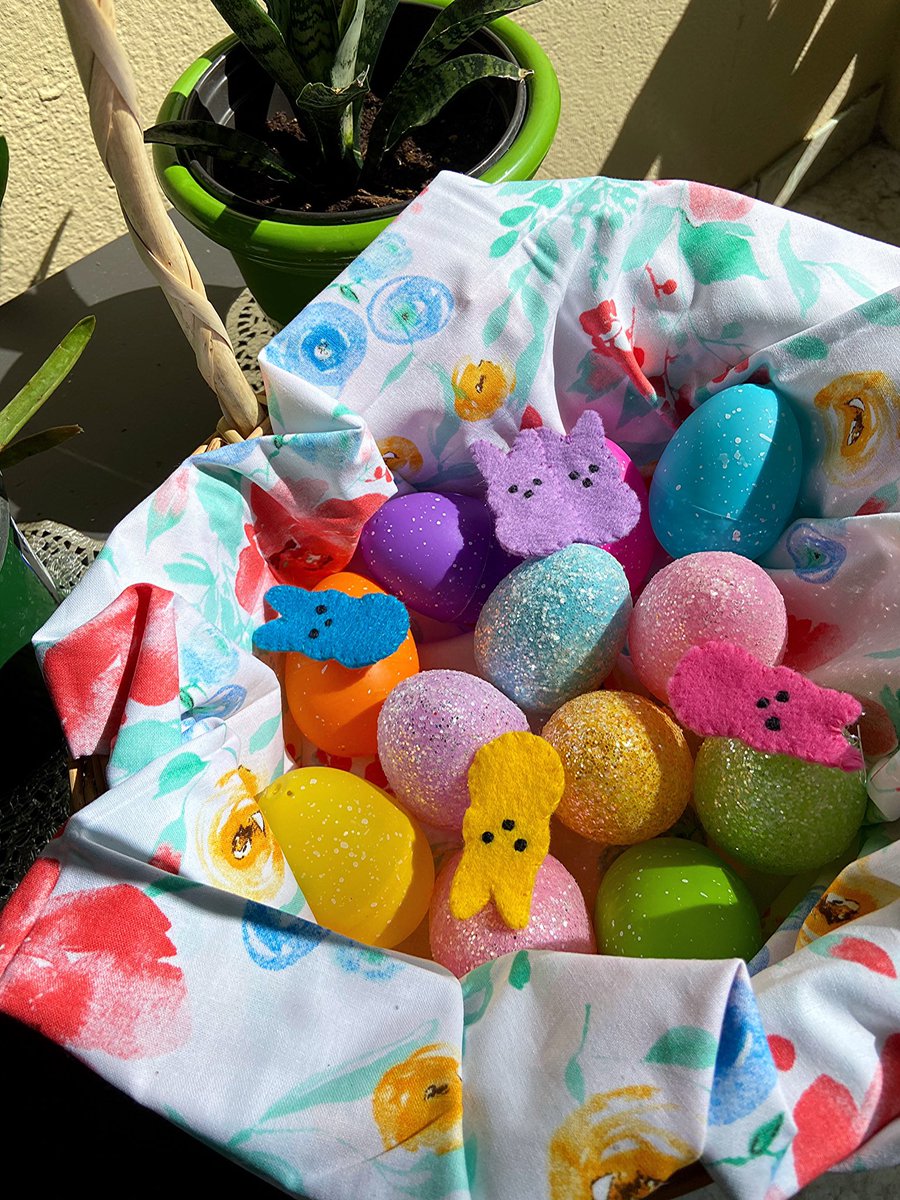 midorisverse's tweet photo. Hi hi! ✨ I’m selling this cuties! If you want some DM me! I’ll be shipping orders on Monday! So you’re still on time to order yours! 

#PEEPS #Easter #handmadejewelry https://t.co/x9zlnh0O26