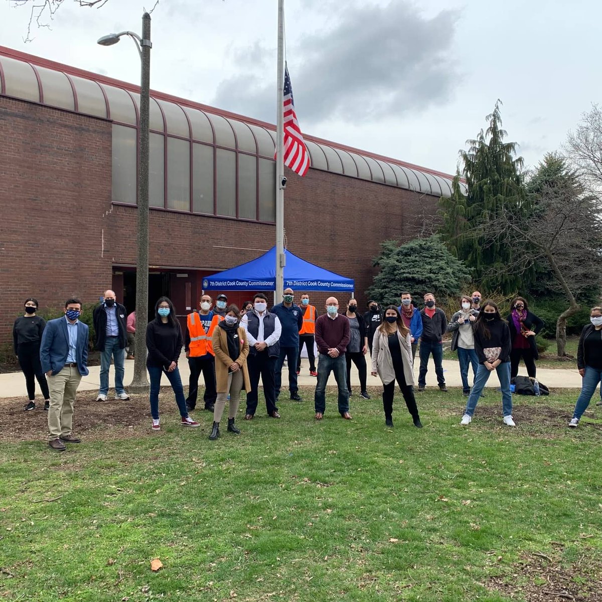 Thanks to our amazing volunteers, we were able to get nearly 1,500 people #vaccinated today in the southwest of #Chicago.

Thanks to our amazing partners: <a href="/jewelosco/">Jewel-Osco</a>, <a href="/AlmaAnaya7th/">Cmsr. Alma Anaya</a>, Ald. Rodríguez, State Rep. Gonzalez &amp; all the individuals that dedicated their day to serve.