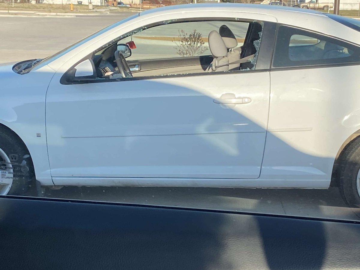 enid_tennis's tweet photo. Our #1 singles, Alexa Garcia placed 2nd at the Muskogee tournament!! Brought home some sweet hardware only to come home to a not so sweet surprise in the enid parking lot! (If anyone knows anything about this pls contact enid tennis today) https://t.co/uELKg1D6zH