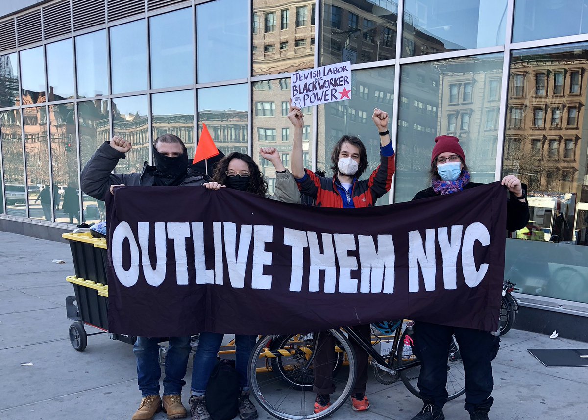 mgouldwartofsky's tweet photo. Chag Pesach Sameach to all my peoples on the #freedomside. From Bessemer to NYC, the struggle continues.
#chagsameach #chag #pesach #passover #passover2021 #blm #bessemer #solidarity #nyc https://t.co/MBDeEgLwc2