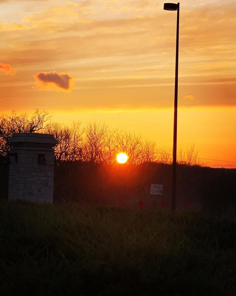 eppie29's tweet photo. #GoldenHourRun 1.2 miles https://t.co/1CfRXH2Ewy