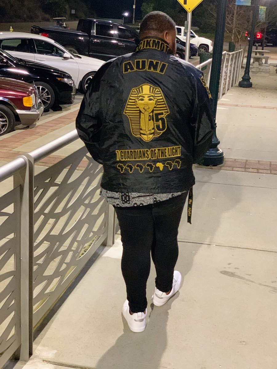 TheatreJunkeeT's tweet photo. Them: Y’all will never be in the same room again after y’all cross.
Us:😌🤙🏾
We’re still celebrating our ALPHAversary‼️
I promise I’d do it all over again with these same group of good brothers🤙🏾
#AlphaPhiAlpha
#GammaOmicronLambda
#Auni
#7GuardiansoftheLight
#Spring2K20
#1906 https://t.co/auTCgM7rcc