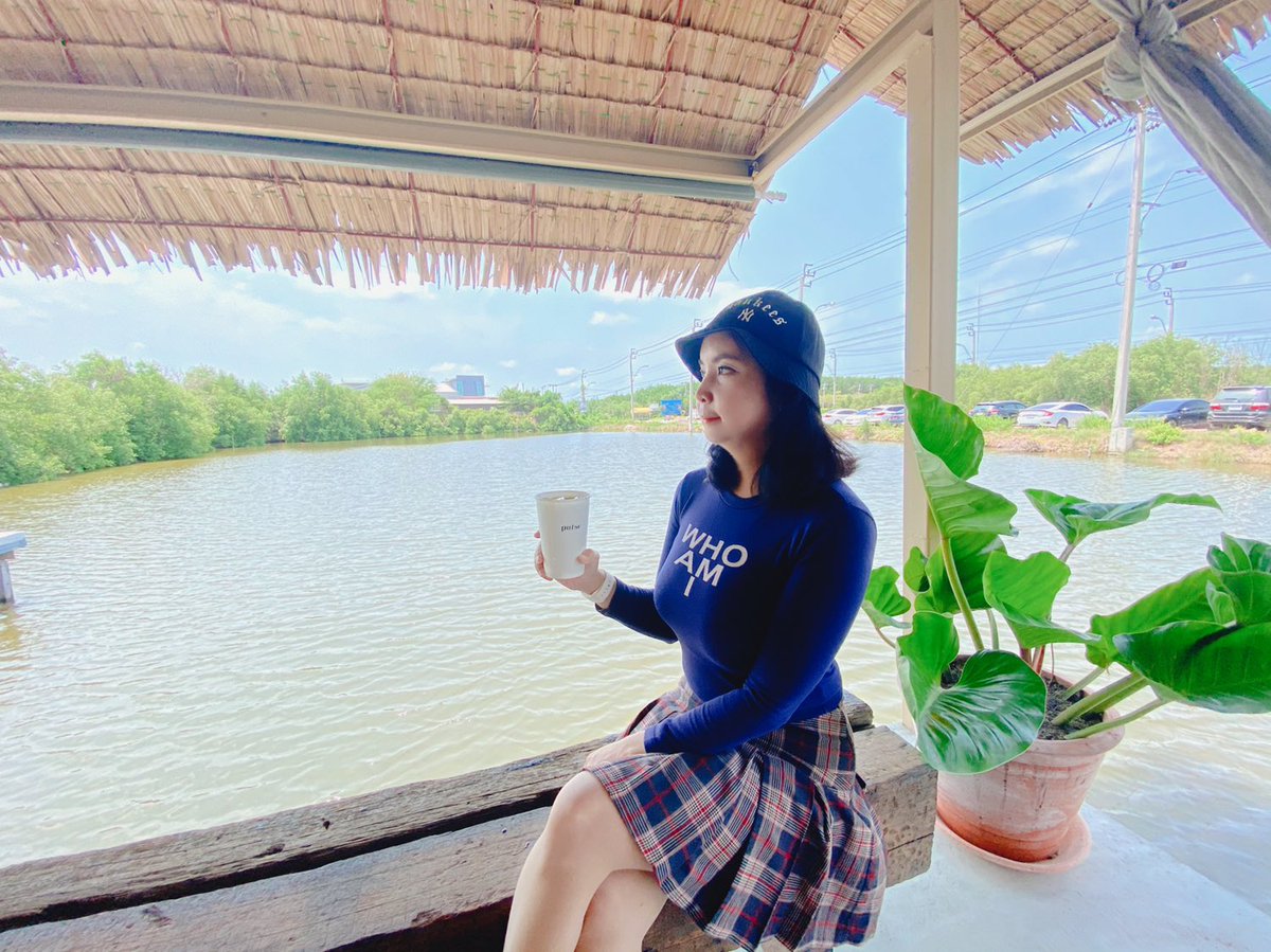 annie0881's tweet photo. ร้านกาแฟเปิดใหม่ ย่านบางขุนเทียน บรรยากาศชิลมาก แต่หาโต๊ะยากนิดนึง แนะนำ ถ้าจะไปถ่ายรูปควรไปช่วงเช้า และ ช่วงพระอาทิตย์ตก #pulsebangkhunthien #บางขุนเทียน #ร้านกาแฟ #รีวิวร้านกาแฟ #coffeeshop #อร่อยไปแดก https://t.co/HDmk4qLVgv
