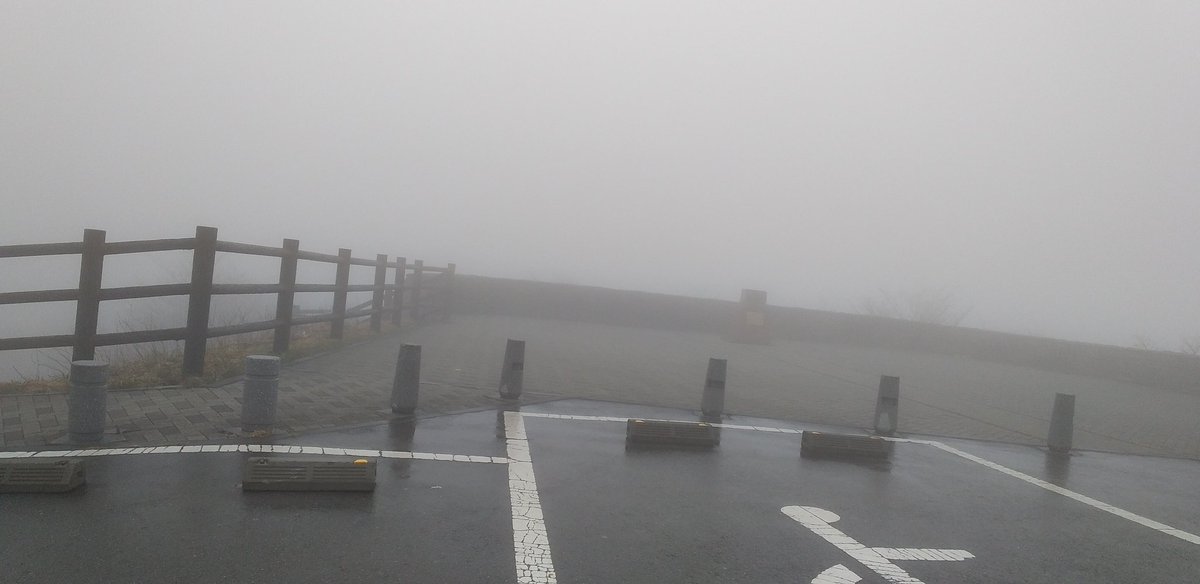 那須美 雨の観光地 雨の那須高原展望台 もう店はとうに閉めました 帰ります 那須岳 雨