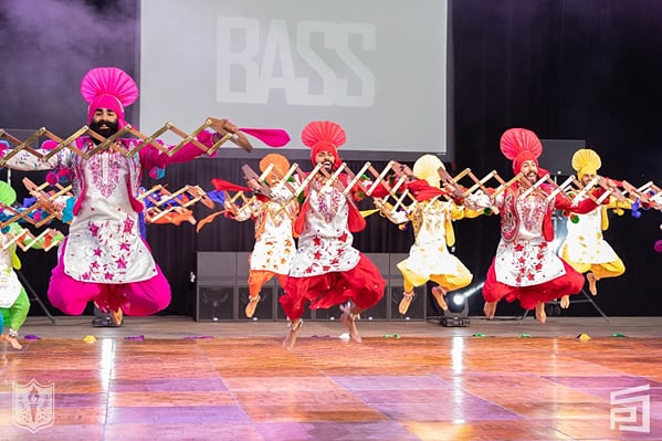 TBhangramania's tweet photo. The Energy Level is Very HIGH 💯💯💯💯
#bhangra #bhangraenergy #bhangrateam https://t.co/pRh33nzj1C