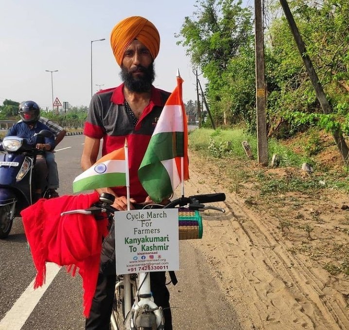 Being_Panjabi's tweet photo. Meet Harpreet Singh, a farmer from Punjab. He along with 6 others are cycling from Kanyakumari to Delhi in solidarity to the ongoing farmers' protest. 

#BurnFarmLawsOnHoli https://t.co/VWhHNtPq6f