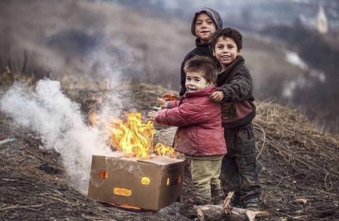 falrslani's tweet photo. لو ان بسمتهم من الحزن .. تِفرحك !
وش لون  .. مدري ...!
راعي العقل 
وينه ؟ 

من كثر ما كل شي مستغرب الضحك !
شف دهشة اللي بنارهم .. محرقينه ! https://t.co/glPoSa4yWW