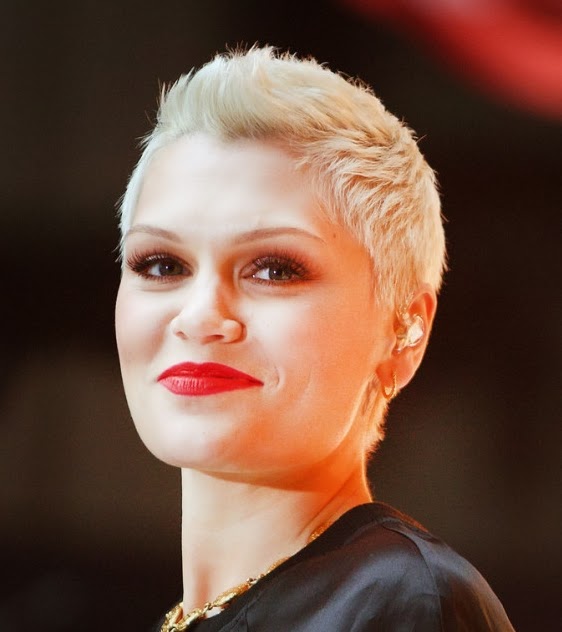 Sério ela com esse cabelinho

HAPPY BDAY JESSIE J 