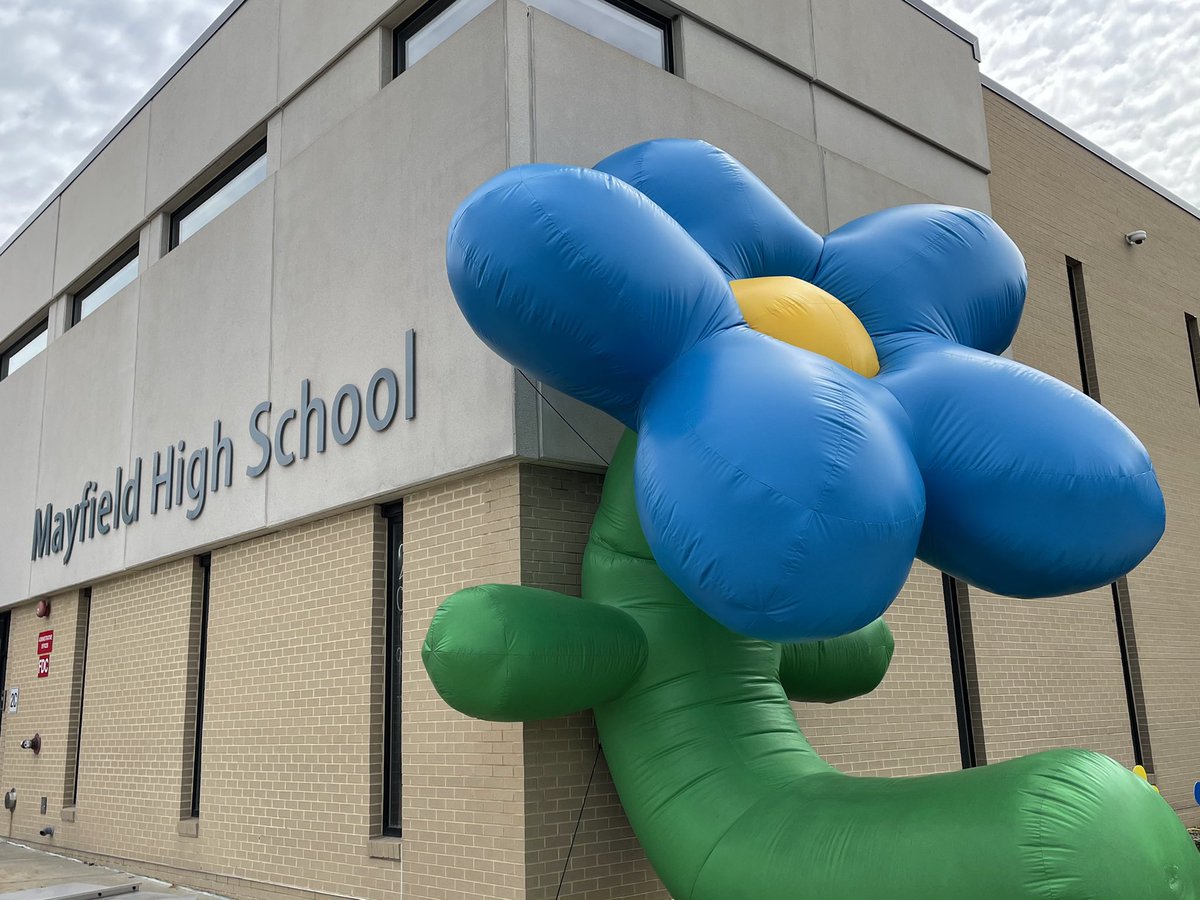 Hope Blooms Ohio is a creative marketing campaign developed by the Excel TECC Marketing students to inspire hope and uplift our communities through a pop art installation featuring five 20-30’ inflatable flowers!  Thank you for choosing Mayfield as one of your sites!