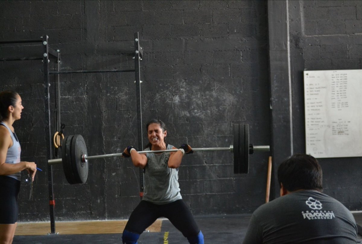 LiebeCar94's tweet photo. Me vs. the barbell and all my insecurities💪🏽. #StrongerThanYesterday #21Point4 #TheOpen2021 https://t.co/VGCLdsNJnG