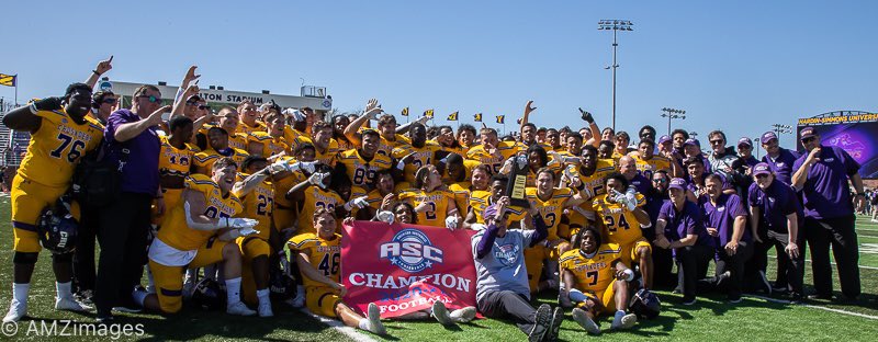 C H A M P I O N S 🏆 🏈