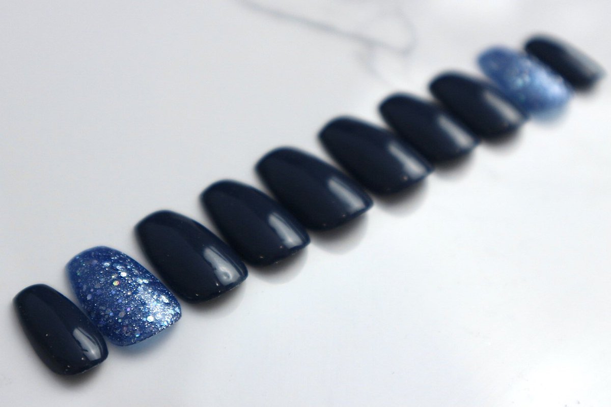 LalondeNails's tweet photo. Obsessed with that sparkly blue 😅 #pressonnails https://t.co/bZWacP7uu8