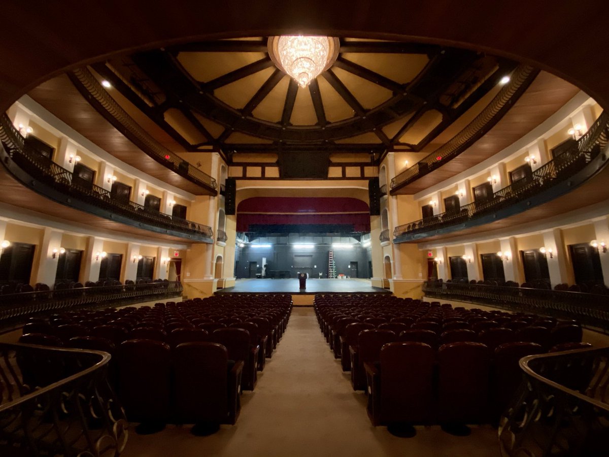 Desde nuestro Teatro Tapia le abrimos las puertas a la creación teatral. Así como sus años de historia, desde aquí se seguirán escribiendo grandes momentos. #DiaMundialDelTeatro #SanJuan #CiudadCapitalPR