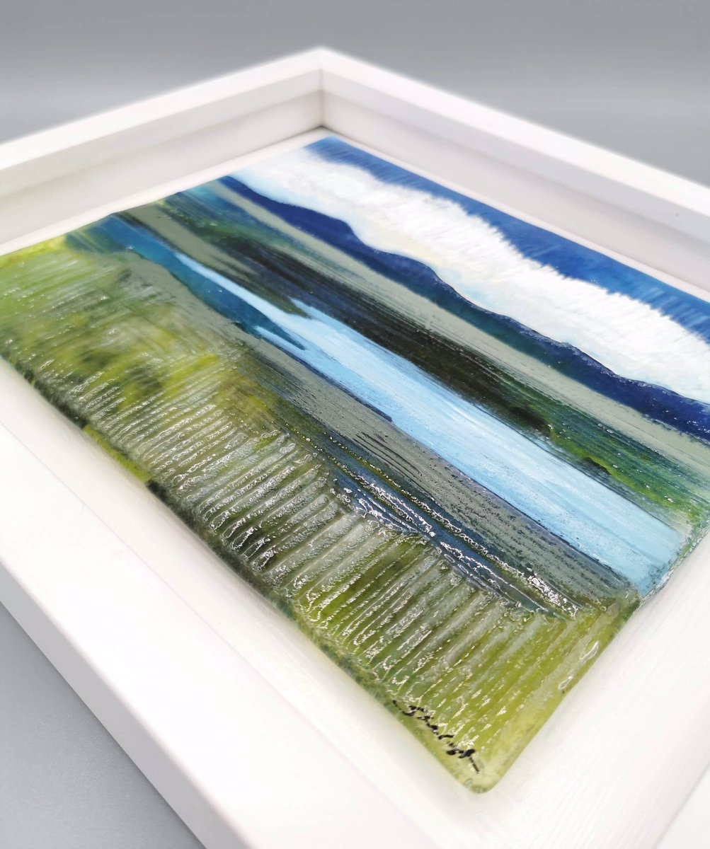 shelaghswanson's tweet photo. Tonight’s #artistsupportpledge piece 💚💙 https://t.co/h2ORmsplqm #oilonglass #scottishart https://t.co/Uw2et3ML5Q