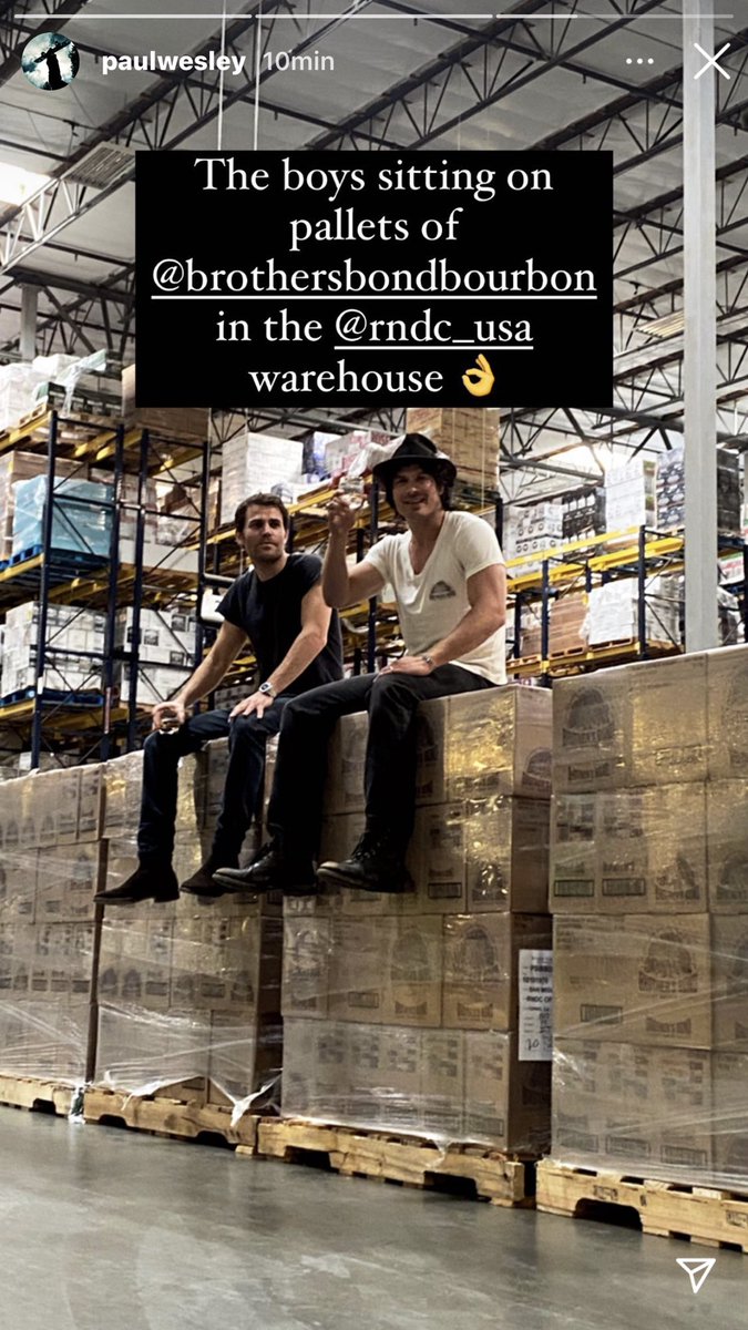PWesleyArg's tweet photo. Los muchachos sentados en tarimas de @bondbourbon en el @rndc_usa almacén - Paul a través de historias de instagram https://t.co/DfwyrIC6qy