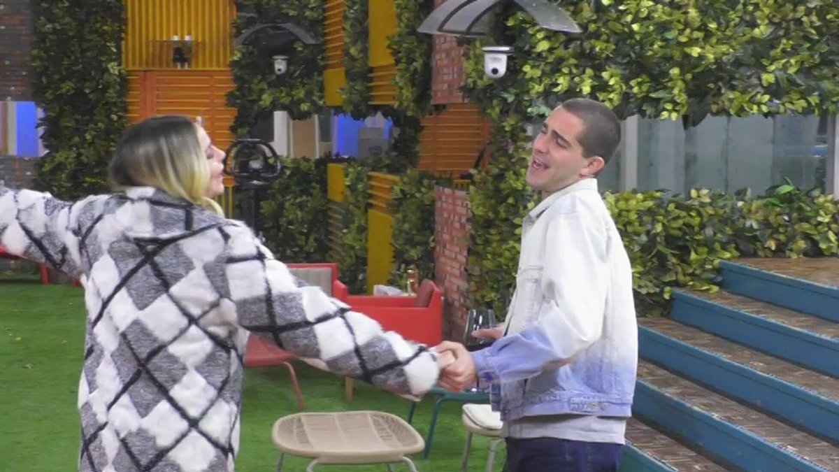 trashbiccis's tweet image. Retwitta se ci sta pensando anche tu. #Amici20