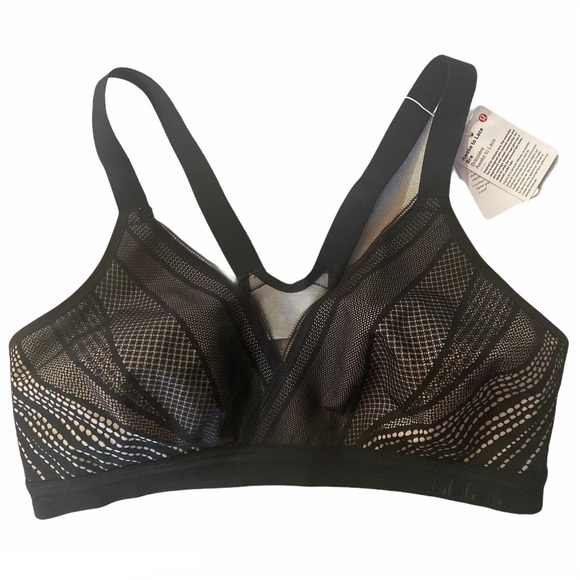 Shanoia's tweet image. So good I had to share! Check out all the items I'm loving on @Poshmarkapp #poshmark #fashion #style #shopmycloset #lululemonathletica #reiss: posh.mk/1lXrtNQDYeb