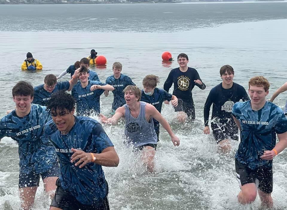 PriorLakeHoops1's tweet photo. Thank you to all who supported PLHS Boys’ Basketball and Special Olympics! #GotCold #DidGood #PolarPlungeMN https://t.co/QHgSsakznP