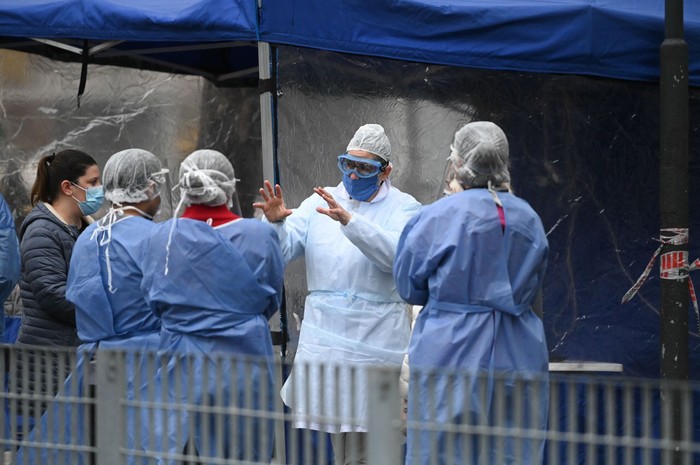 ⭕ #AHORA

Este sábado el @msalnacion confirmó 10.338 nuevos contagios y notificó 133 muertes en las últimas 24 horas. 

El total de casos confirmados en el país es de 2.301.389, de los cuales 55.368 fallecieron.