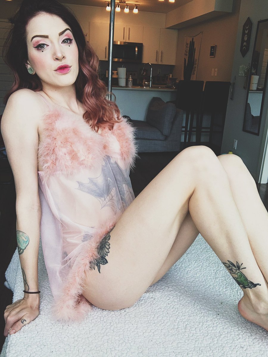 queenhailzzz's tweet photo. cum play with me 💋🖤 https://t.co/wnmfQ2rJOI