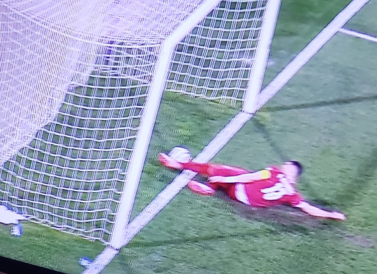 ArobaseGiovanny's tweet photo. 2021
VAR
Goal Line Technologie

Pas disponible pour des matchs de qualifications pour la plus grande compétition de Football.

Cristiano Ronaldo a été volé.
Le Portugal a été volé. https://t.co/JgPSB9YyIz