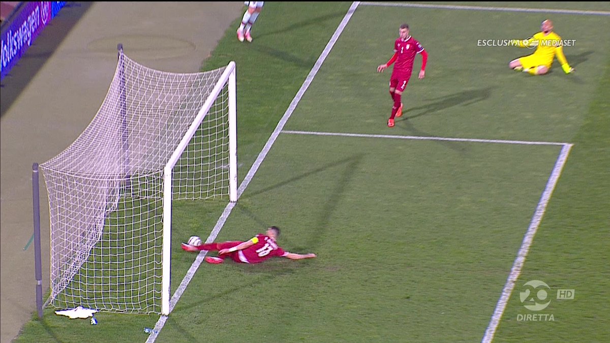 ArobaseGiovanny's tweet photo. 2021
VAR
Goal Line Technologie

Pas disponible pour des matchs de qualifications pour la plus grande compétition de Football.

Cristiano Ronaldo a été volé.
Le Portugal a été volé. https://t.co/JgPSB9YyIz