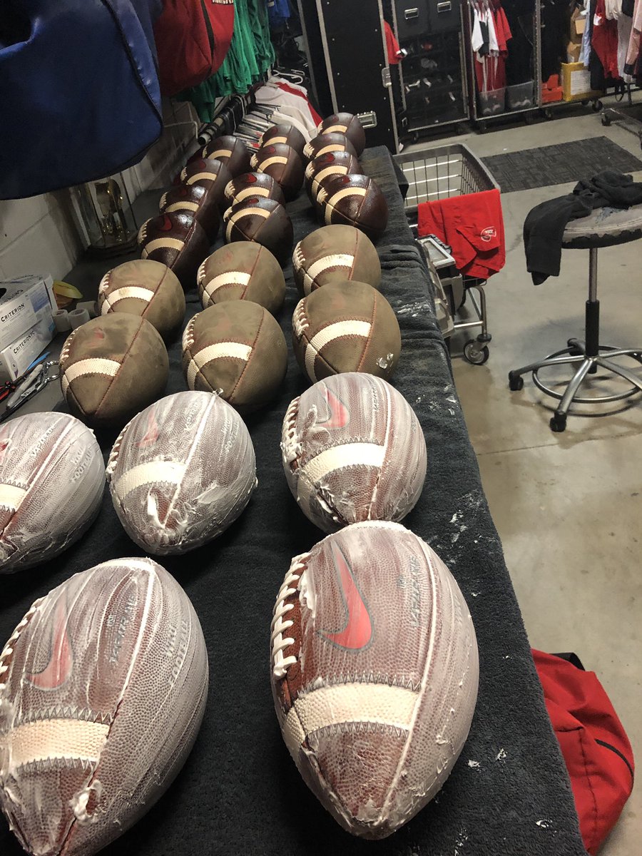 Mcclinthawk98's tweet photo. And there you have it! That is my way of breaking in a football! #GoTops https://t.co/e6uk9g5bKg