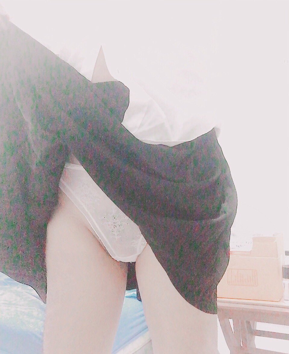 Heehommm's tweet photo. การเรียนมีปัญหา ใส่ชุดนักศึกษาไปไห้ใครสอนดี https://t.co/qlFCXcmm5j