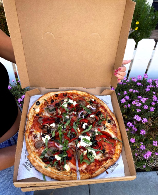 thepizzapress's tweet photo. Fresh โ๏ธ Never Frozen โ๏ธ Cooked to order โ๏ธ Delivered to your door! We got your Saturday covered! ๐
#SaturdayVibes #WeekendMood #ThePizzaPress #CraftYourStory #Pizzalover #Fresh #Delivery #PizzaDelivery #PizzaTime #TakeoutDinner #Foodies #Fresh https://t.co/FuykFserV8