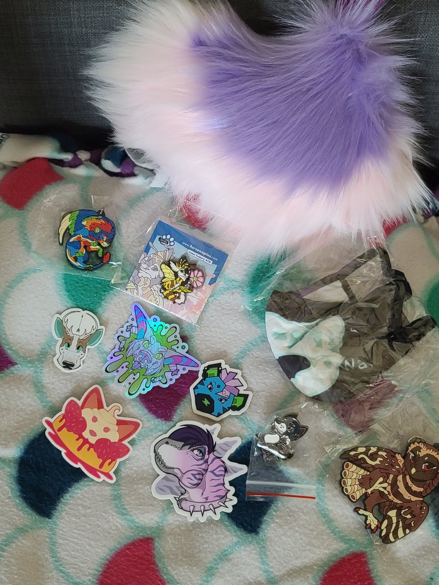 FursPnw's tweet photo. Join us in discord! Participate during the stream to enter the raffle! https://t.co/vFrknrstZq